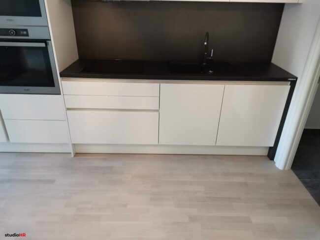 završeni projekt 9662032000, kuhinja po mjeri, model Silbermond